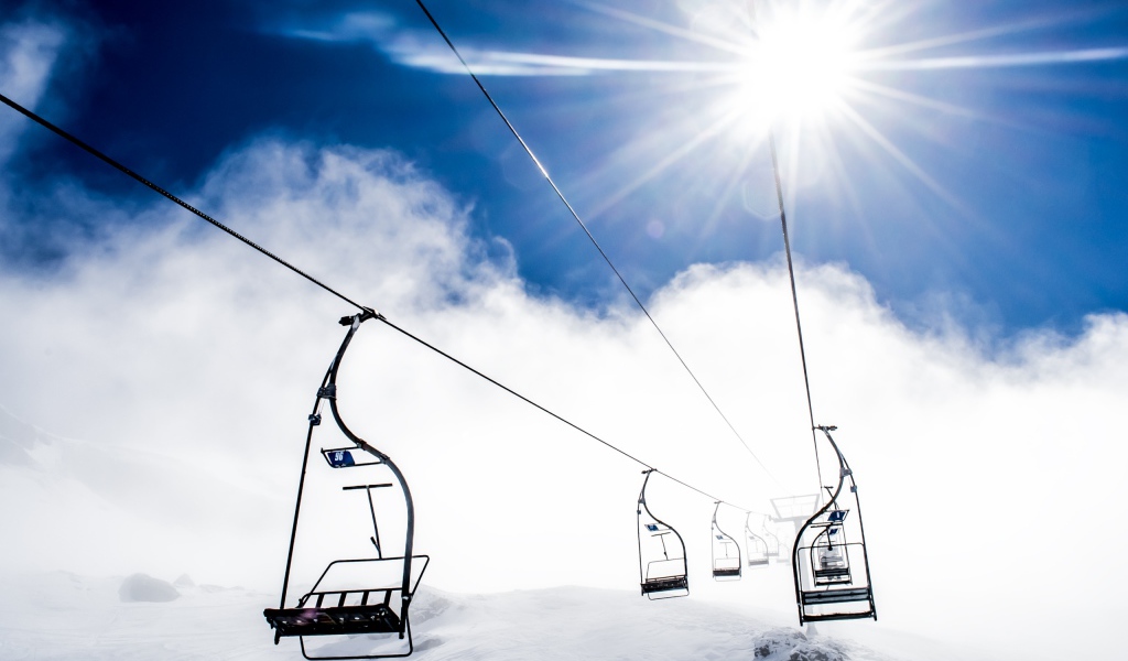 Канатная дорога на лыжном курорте