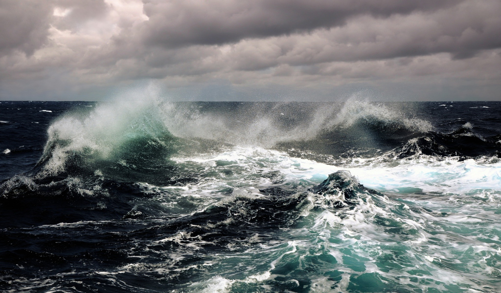 Неспокойное море