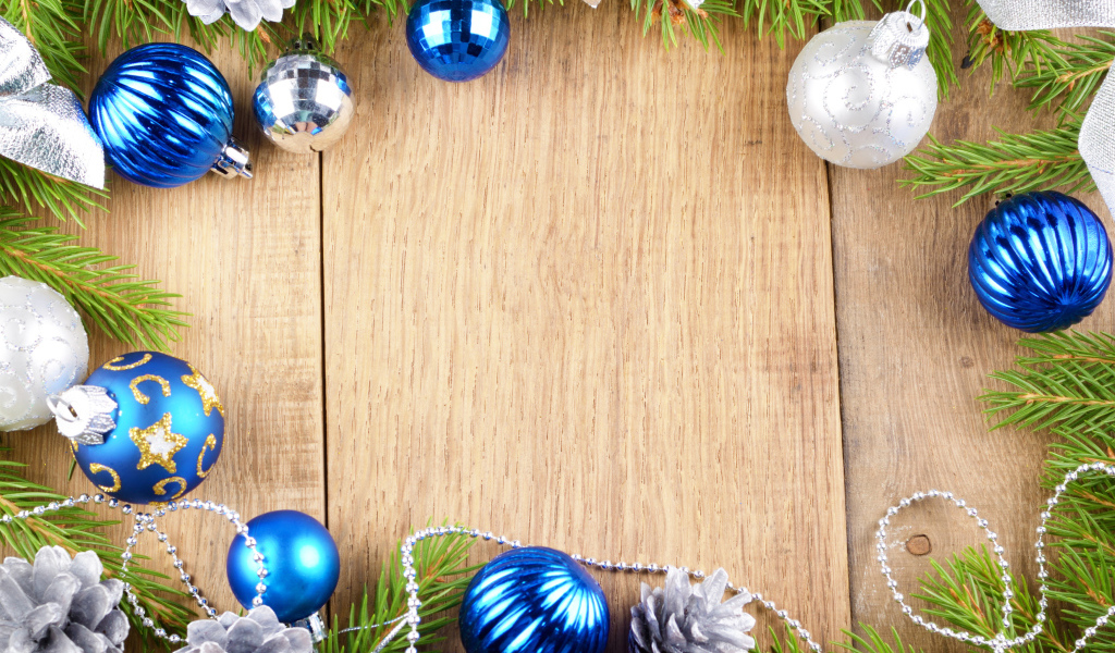 Новогодние шишки и бусы