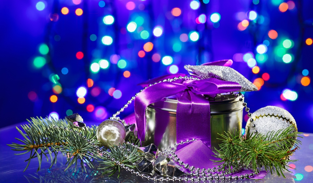 Подарок с фиолетовой лентой