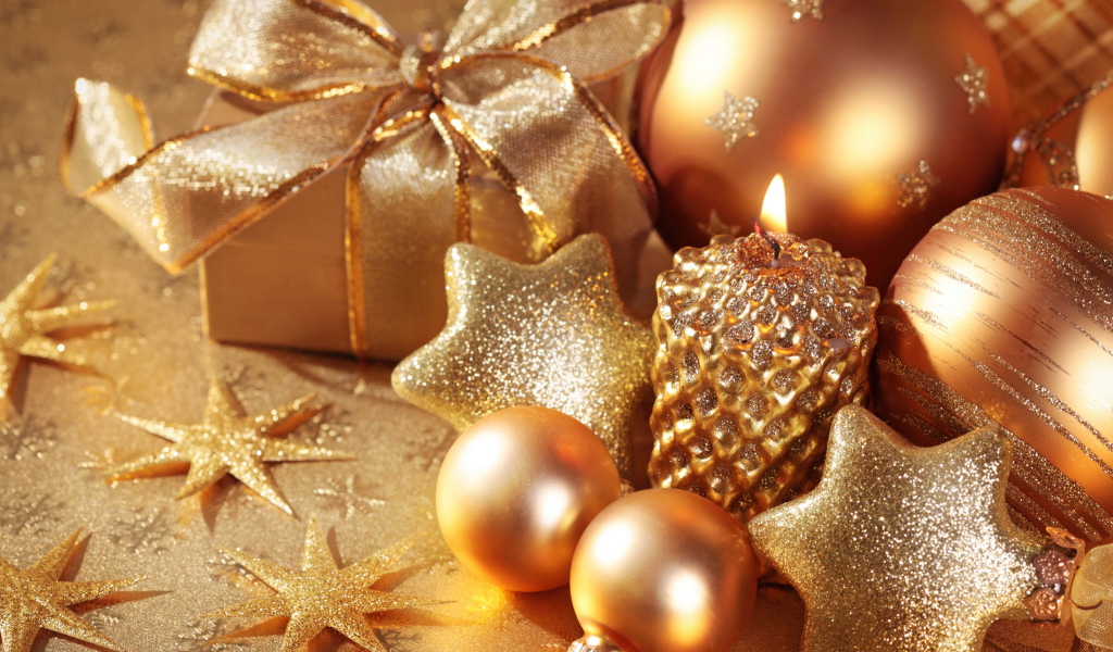 Золотые елочные шары