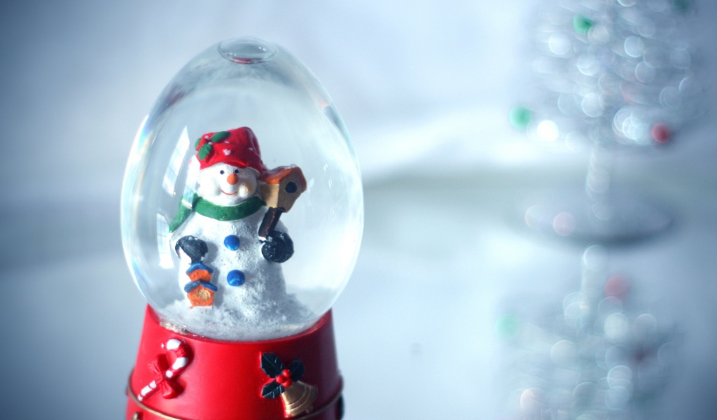 Снеговик в стеклянном шаре