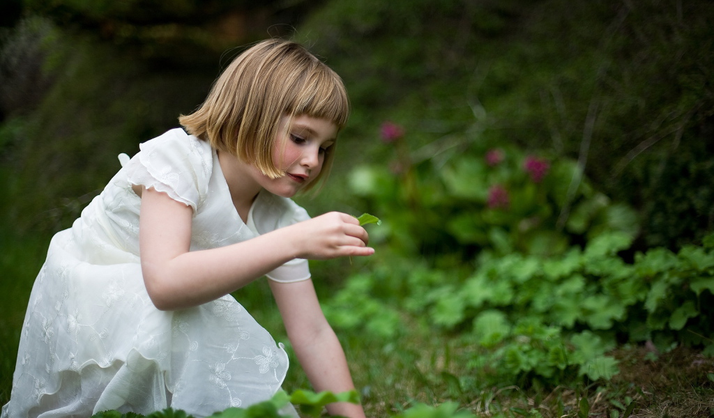 Девочка летом