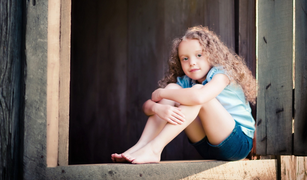 Девочка на окне