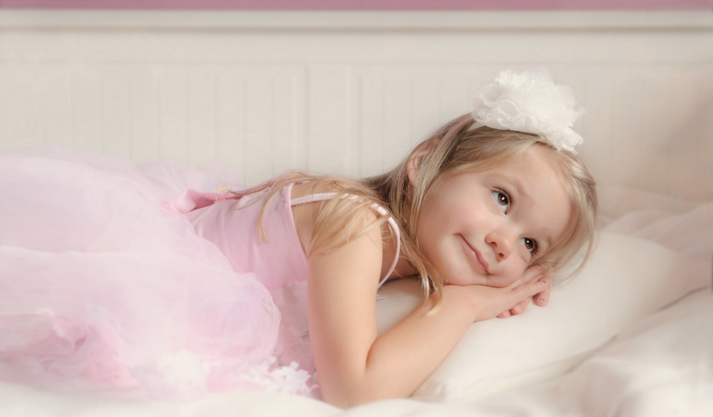 Девочка с бантиком