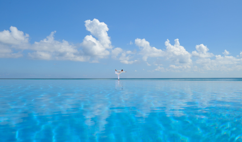 Йог на море