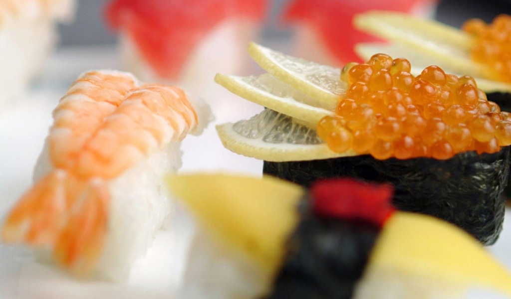 Суши с красной икрой