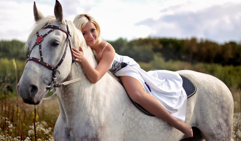 Верхом на лошади