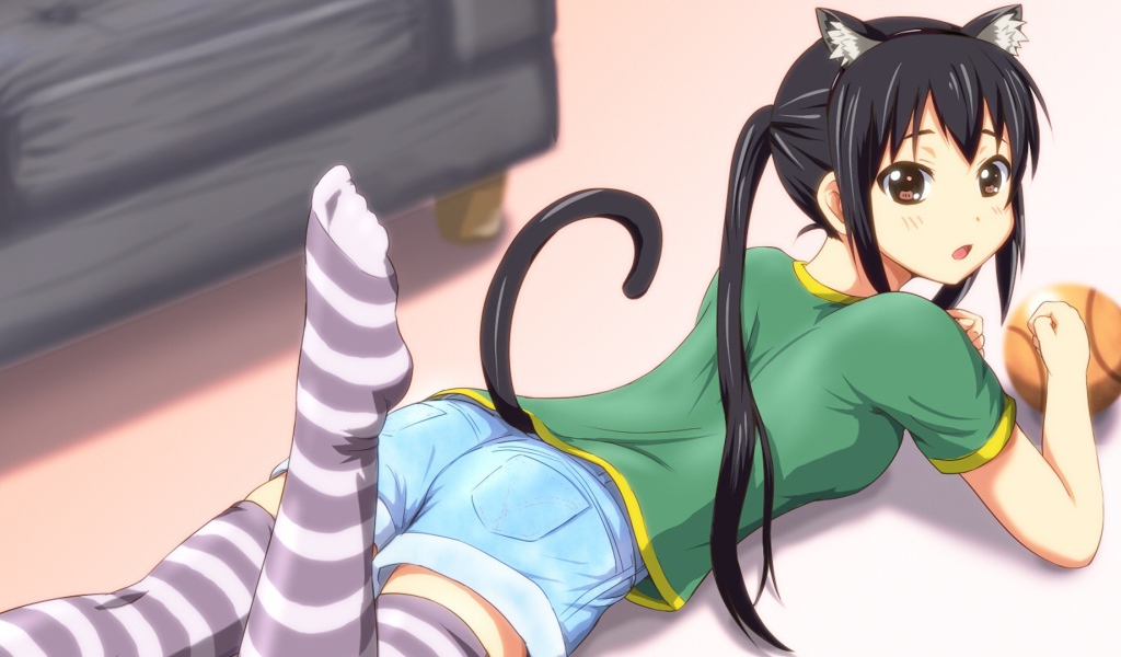 Девочка с ушами и хвостом