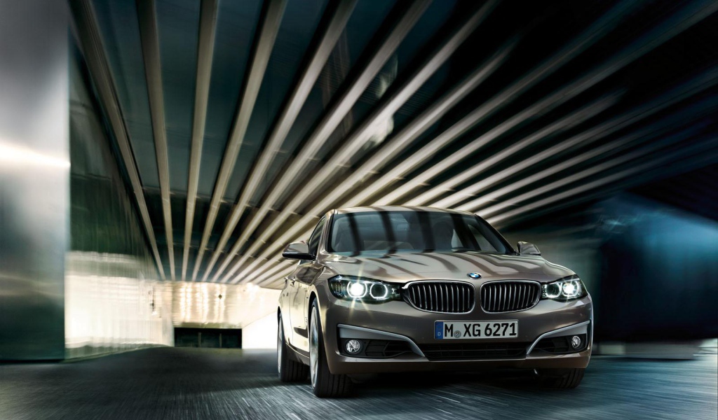 BMW X4 кроссовер высокая скорость