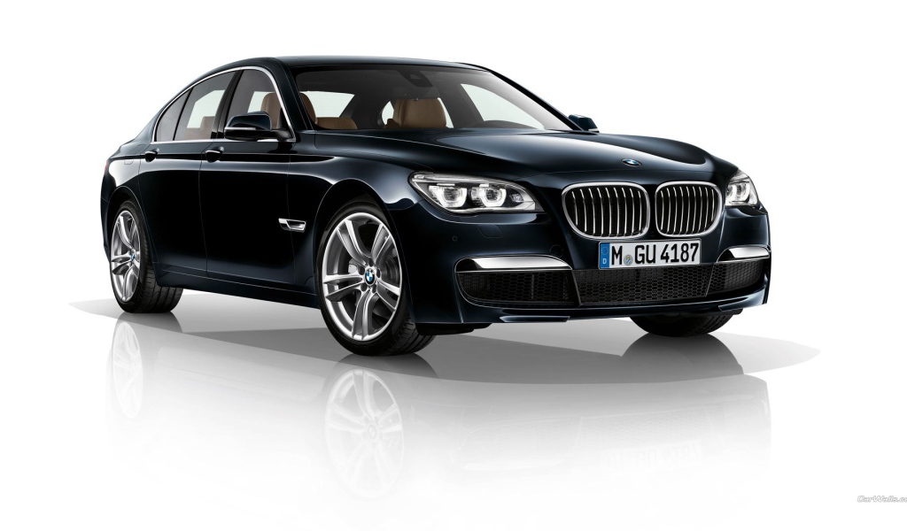 Черный BMW бизнес класса