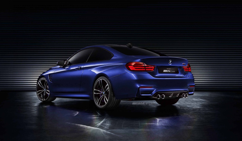 Синий BMW M4 купе