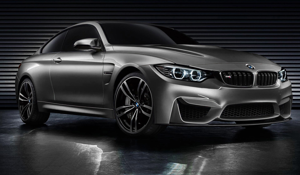Темный BMW M4