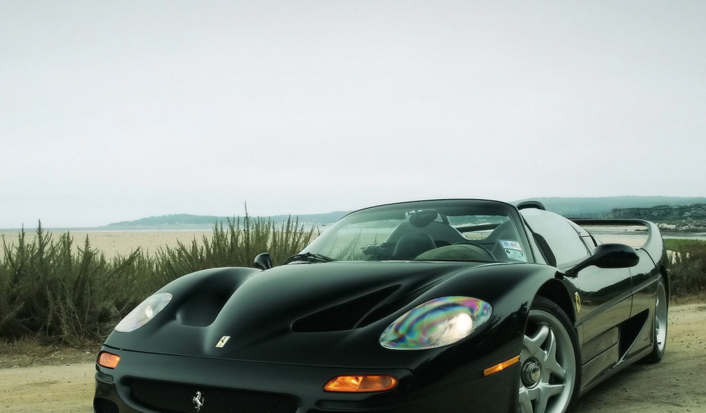 Ферари кабриолет на дороге