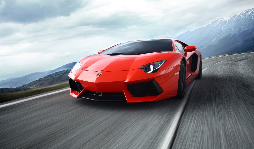 Lamborghini Aventador в движении
