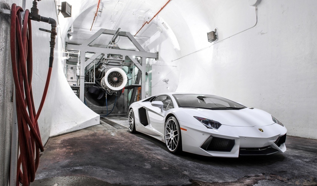 Lamborghini Aventador спортивный автомобиль