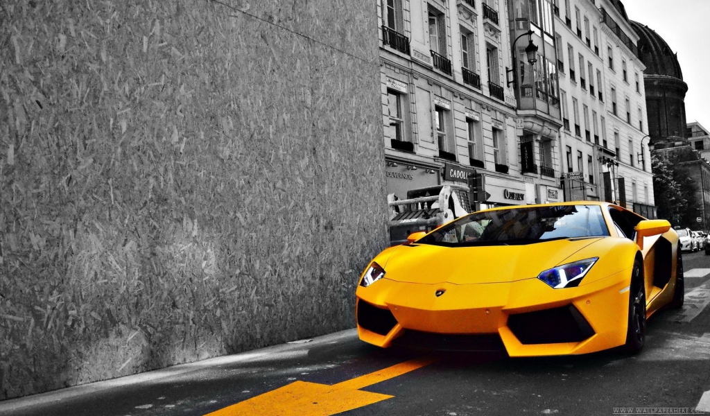 Желтый Lamborghini Aventador