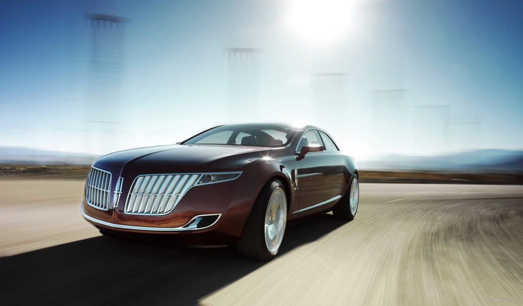 Автомобиль Линкольн в движении