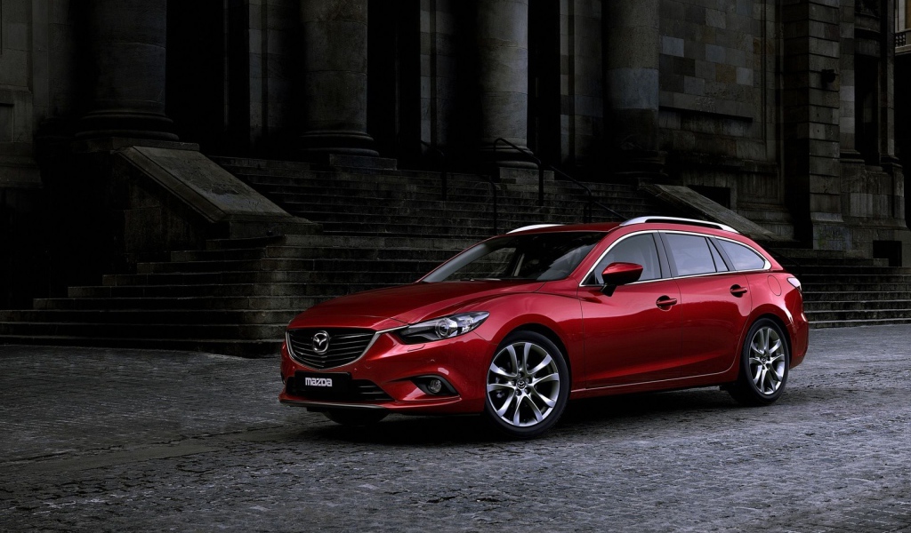 Красная Мазда 6
