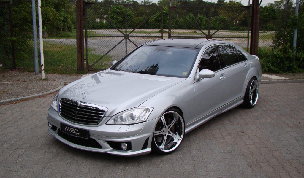 Серый Mercedes-Benz S65 AMG