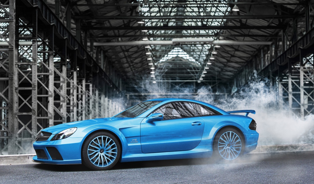 Мерседес на крутом повороте