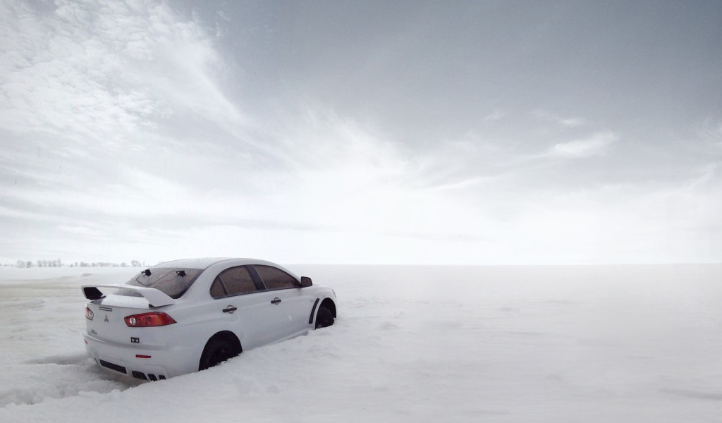 Митсубиси Evo X в снегу