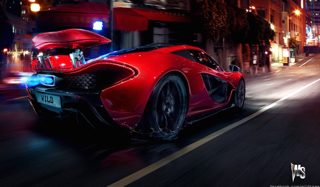 Макларен P1 на улице