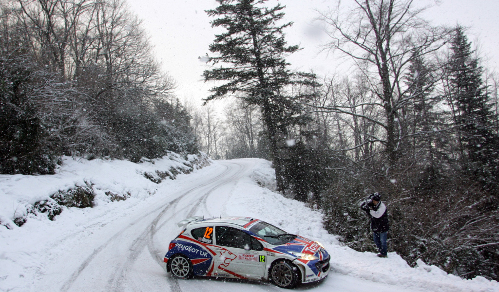 Пежо на зимних ралли