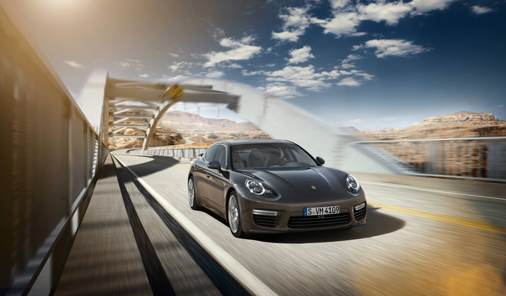 2014 Porsche Panamera Turbo S на мосту