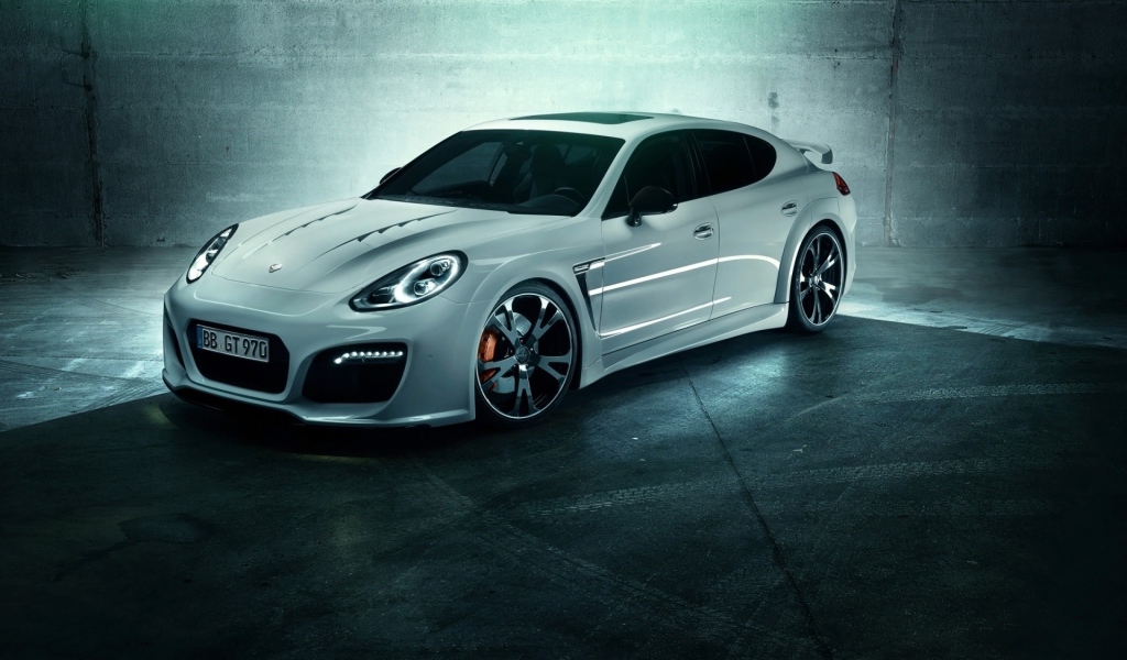 Белый Porsche Panamera Turbo S 2014
