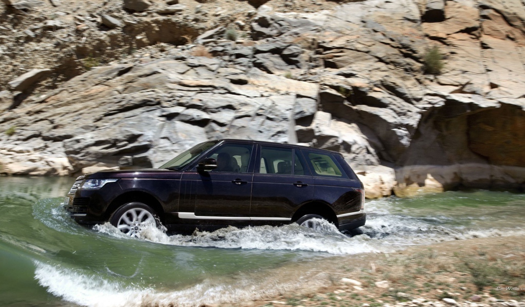 Randge Rover в воде