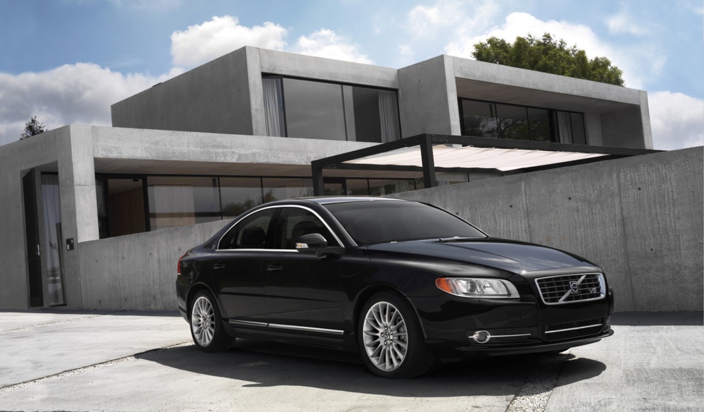 Черный Volvo S80