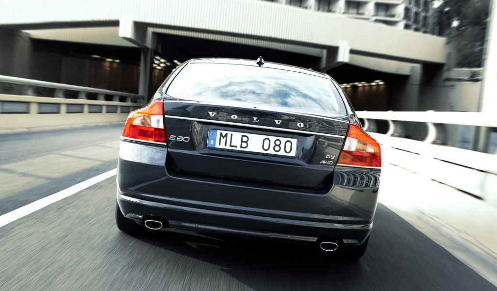  Volvo S80 сзади