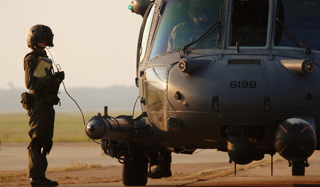 Вертолет и пилот