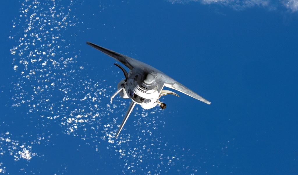 Космический шатл в полете