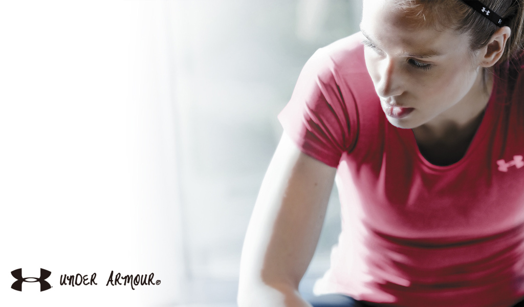 Девочка в розовой рубашке Under Armour