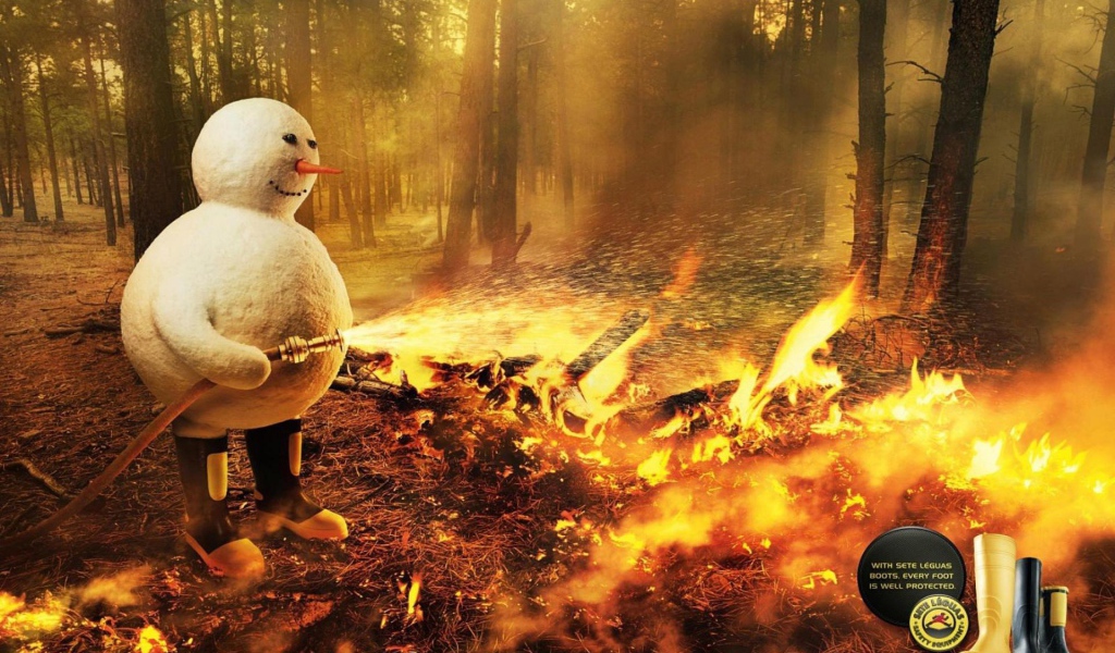 Снеговик тушит пожар