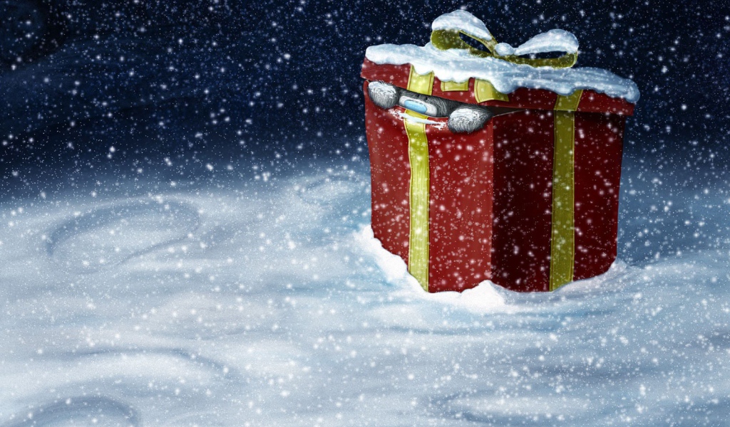 Медведь лезет из подарочной коробки на рождество