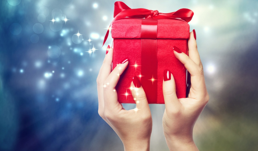 Подарок в красивой красной коробке на рождество