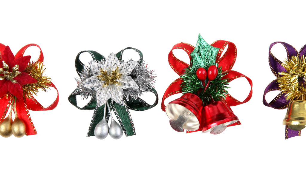 Разные декорации на белом фоне на рождество