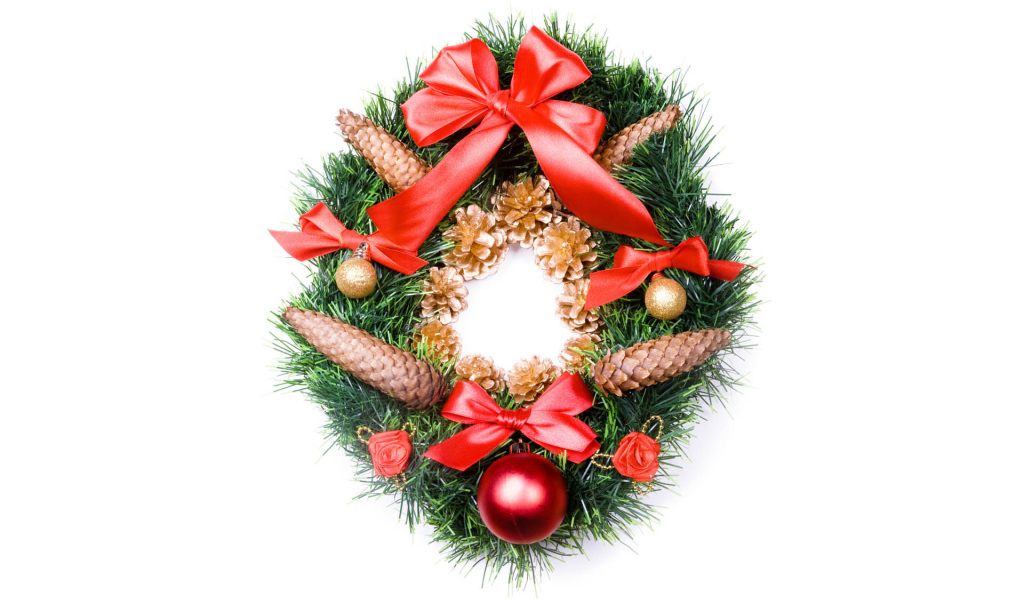 Венок с шишками на белом фоне на рождество