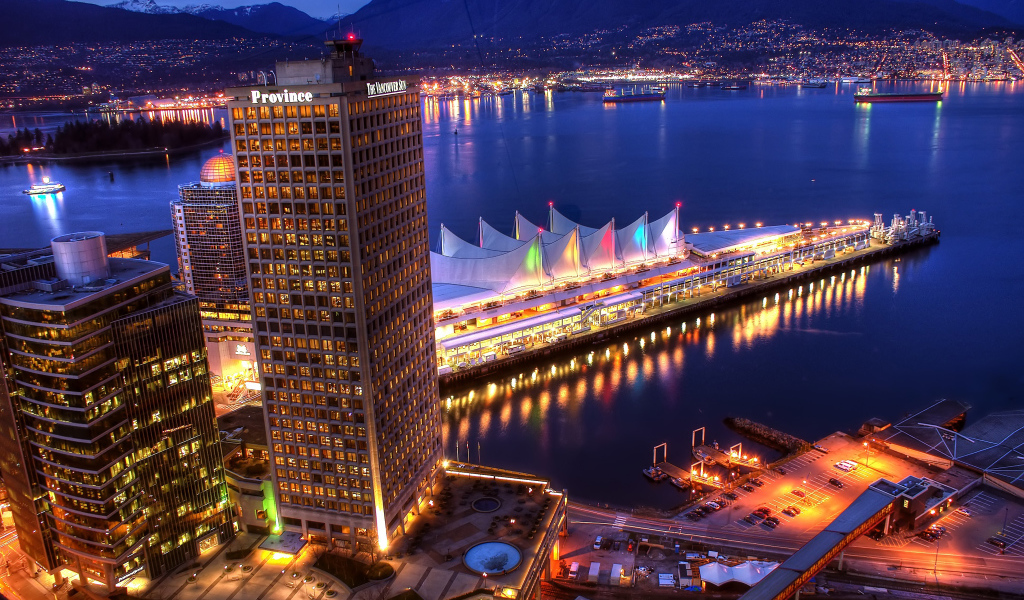 Город Ванкувер вечером