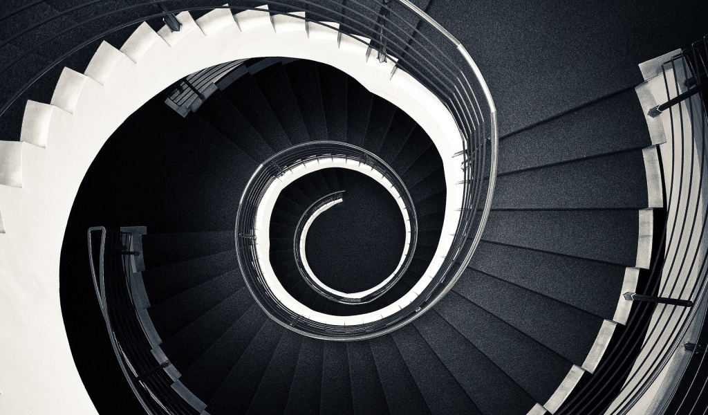 Черно белая Винтовая лестница