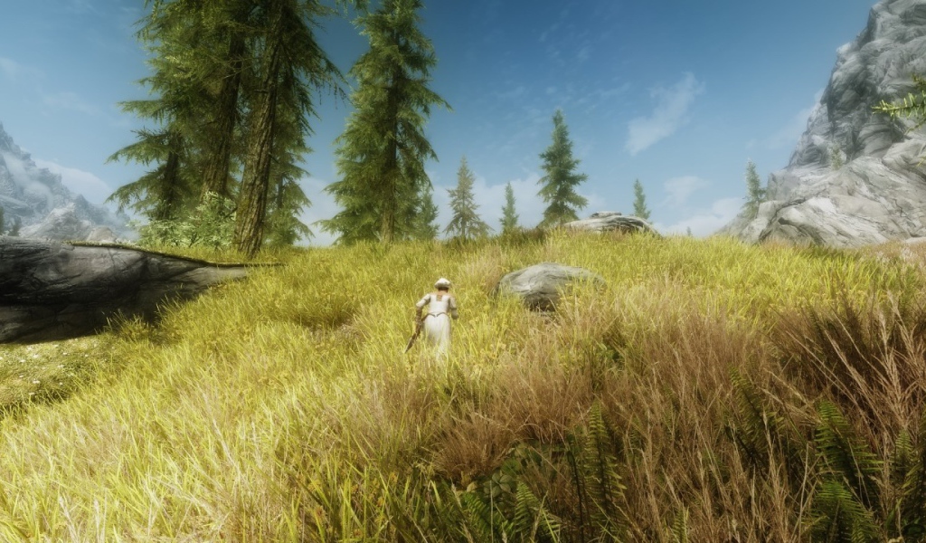 Человек с мечом идет в гору