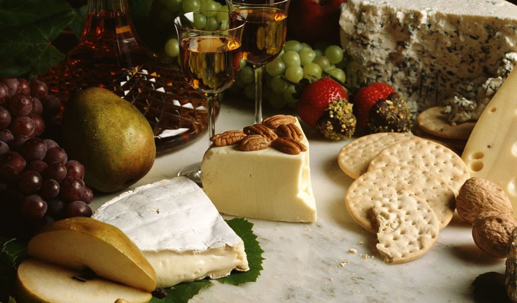 Сыр фрукты и вино