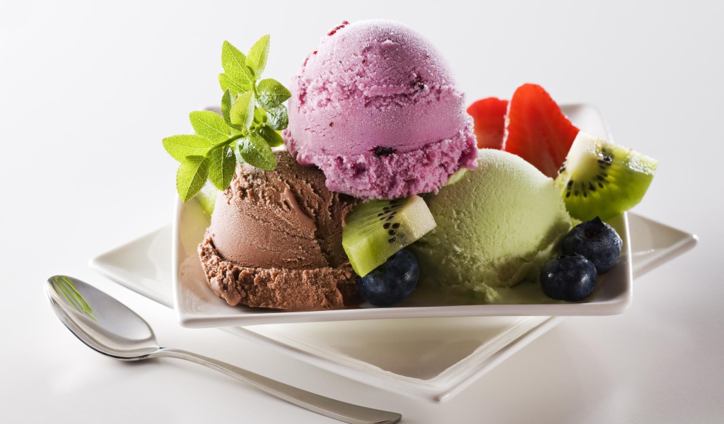 Мороженное и ягоды