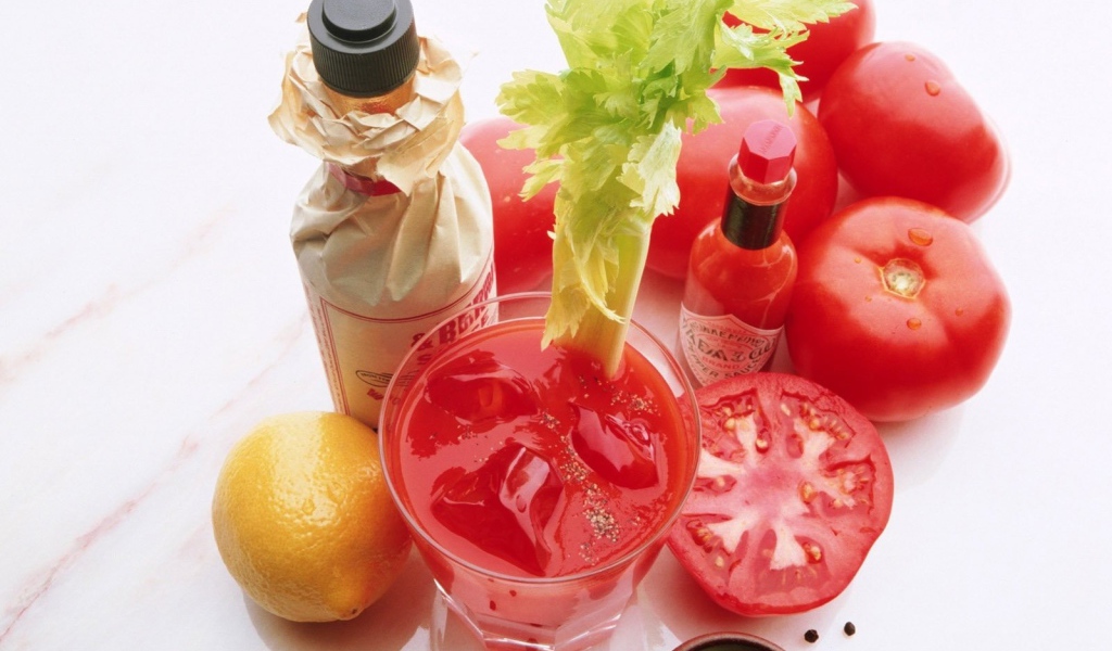 Коктейль с помидорами