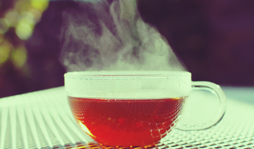 Горячий черный чай