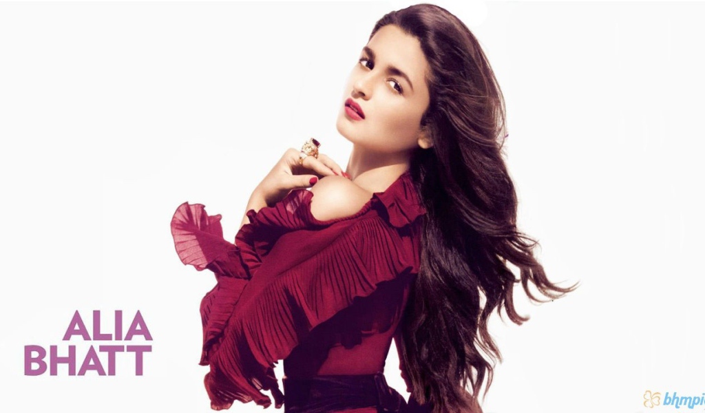 Актриса Алия Батт