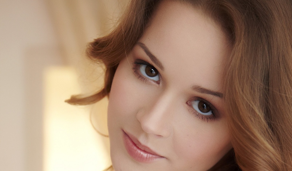 Большие карие глаза